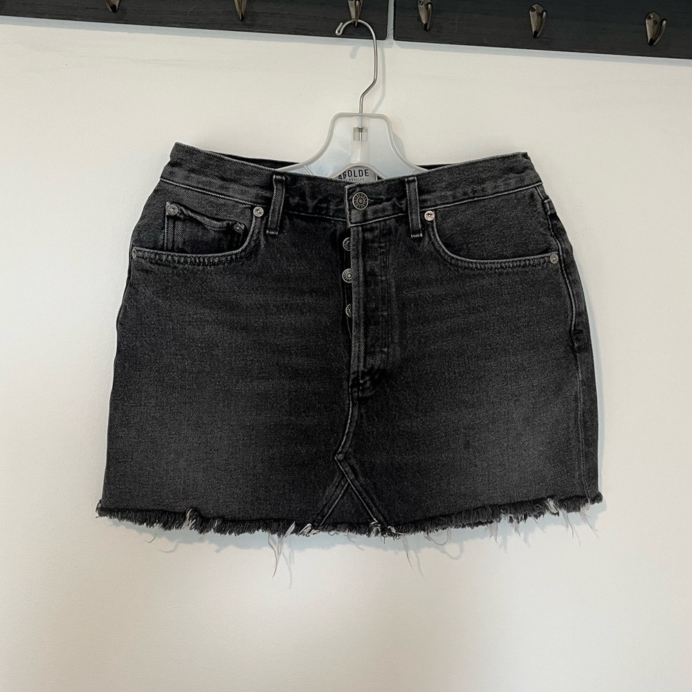 AGOLDE DENIM SKIRT (raw edge, black, size 28)